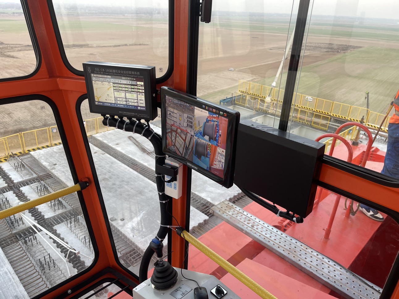 湖北三思科技桅桿吊安全監(jiān)控系統(tǒng)，助力河南首條樁板式無(wú)土路基高速