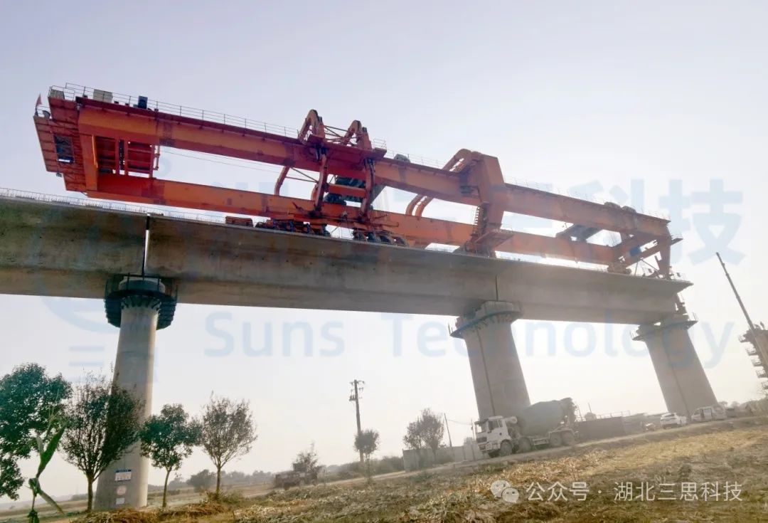 陜西1000噸單導(dǎo)梁架橋機(jī)安全監(jiān)控系統(tǒng)新增功能行業(yè)首創(chuàng)，設(shè)備安全大升
